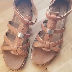 Comfortiva Wyola Sandal, 9.5, Tan, Like New